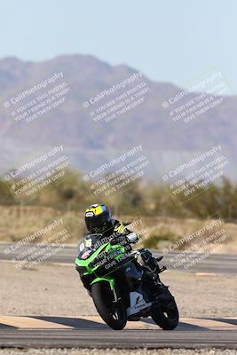 media/Dec-01-2025-Moto Forza (Mon) [[2daa91e15f]]/3-Beginner Group/Session 3 (Turn 3)/